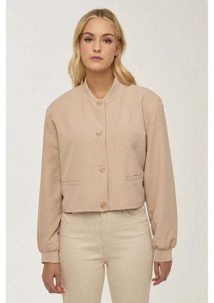 Kadın Kolej Yaka İki Cepli Kısa Ceket Natural