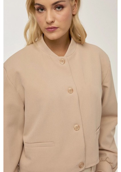 Kadın Kolej Yaka İki Cepli Kısa Ceket Natural