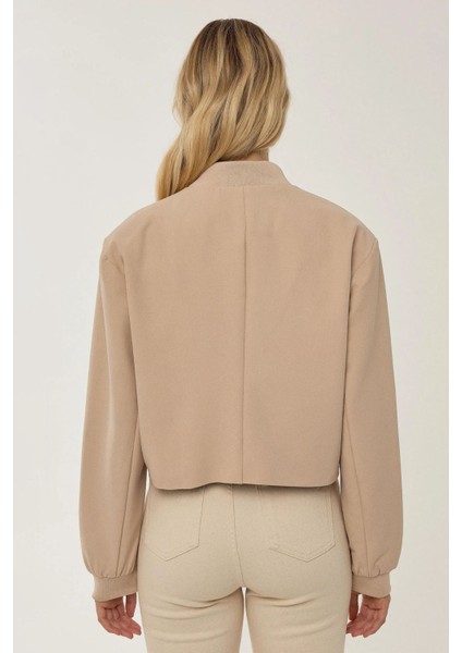 Kadın Kolej Yaka İki Cepli Kısa Ceket Natural