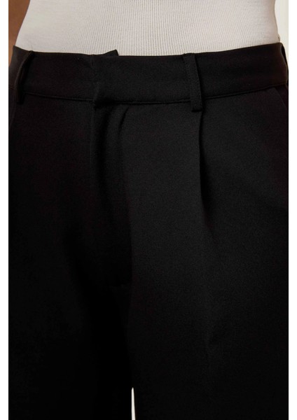 Kadın Pileli Düz Paça Pantolon Black