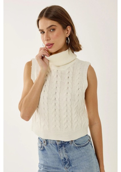 Kadın Saç Örgüsü Desenli Yüksek Yaka Örgü Süveter Tozlu Beyaz