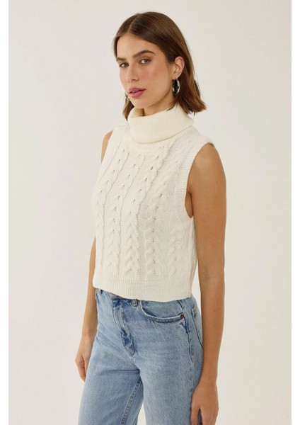 Kadın Saç Örgüsü Desenli Yüksek Yaka Örgü Süveter Tozlu Beyaz