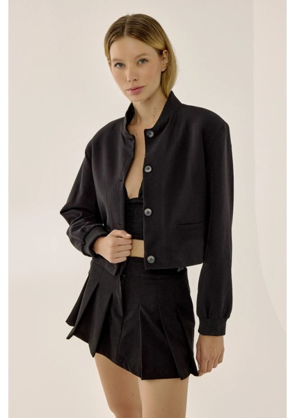 Kadın Kolej Yaka İki Cepli Kısa Ceket Siyah