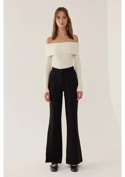 Kadın Omuz Açık Madonna Yaka Triko Üst Tozlu Beyaz