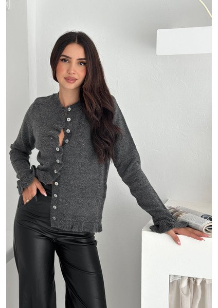 Kadın Kalın Tiftik Hırka – Fırfır Kollu & Yumuşak Dokulu