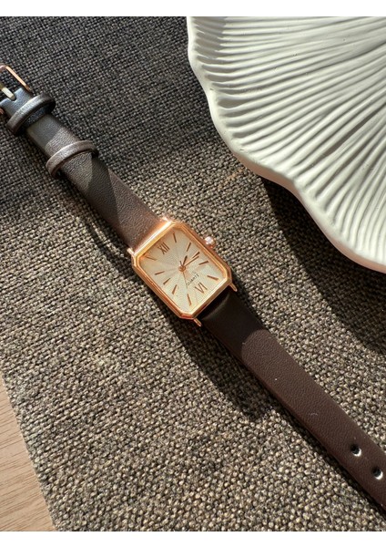 Retro Minimal Deri Kordon Vintage Kadın Kol Saati fırsatları