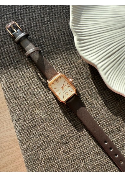 Retro Minimal Deri Kordon Vintage Kadın Kol Saati