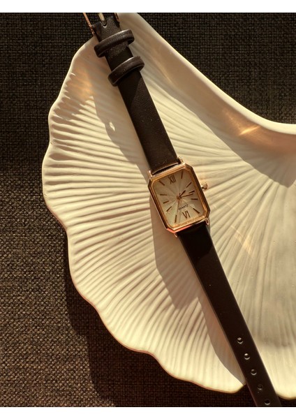 Retro Minimal Deri Kordon Vintage Kadın Kol Saati