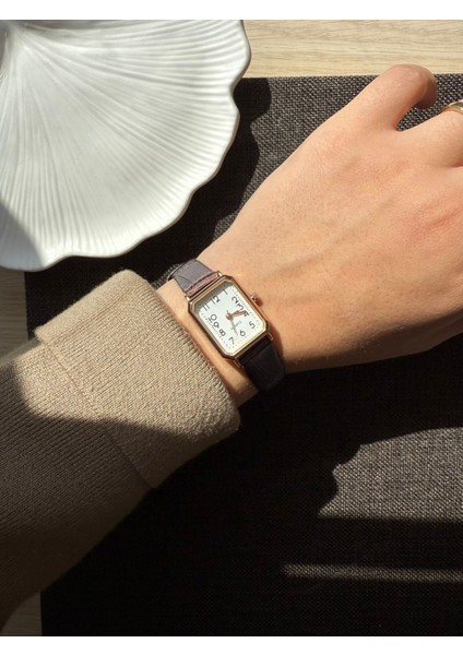 Retro Minimal Deri Kordon Vintage Kadın Kol Saati fırsatları