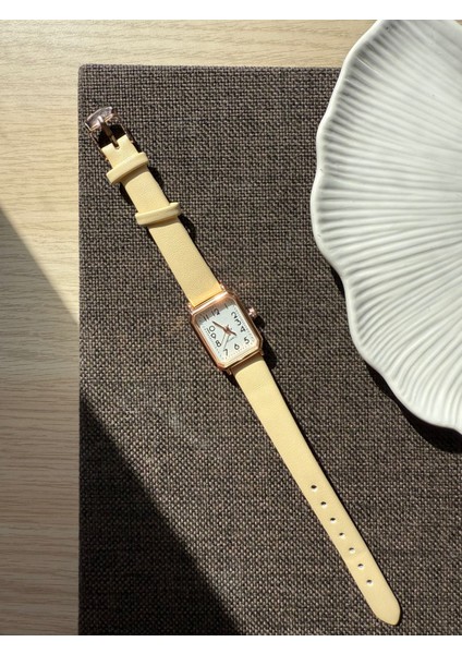 Retro Minimal Deri Kordon Vintage Kadın Kol Saati