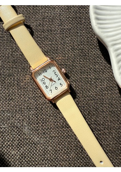 Retro Minimal Deri Kordon Vintage Kadın Kol Saati