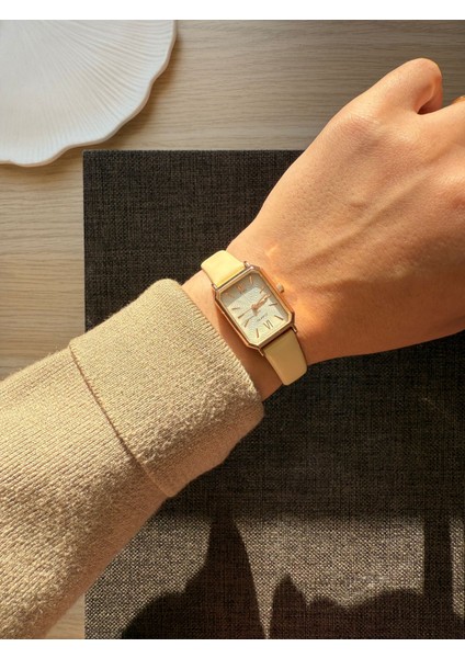 Retro Minimal Deri Kordon Vintage Kadın Kol Saati