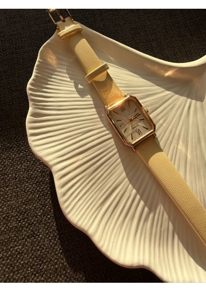 Retro Minimal Deri Kordon Vintage Kadın Kol Saati modelleri