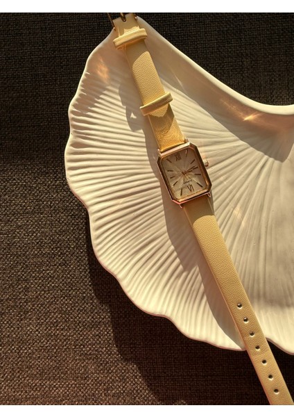 Retro Minimal Deri Kordon Vintage Kadın Kol Saati indirimleri