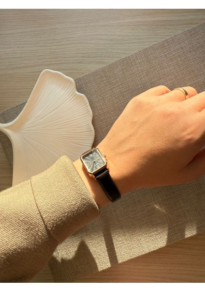 Retro Minimal Deri Kordon Vintage Kadın Kol Saati fiyatları