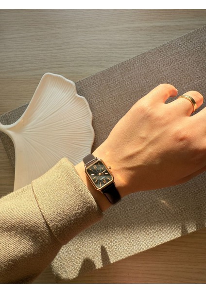Retro Minimal Deri Kordon Vintage Kadın Kol Saati modelleri