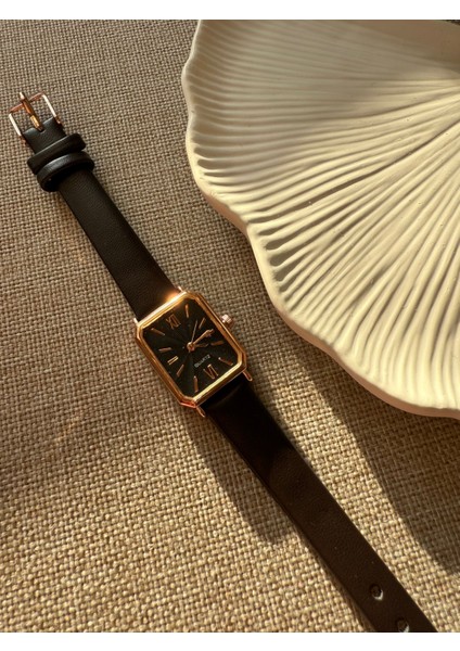 Retro Minimal Deri Kordon Vintage Kadın Kol Saati fırsatları