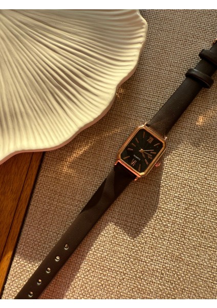 Retro Minimal Deri Kordon Vintage Kadın Kol Saati