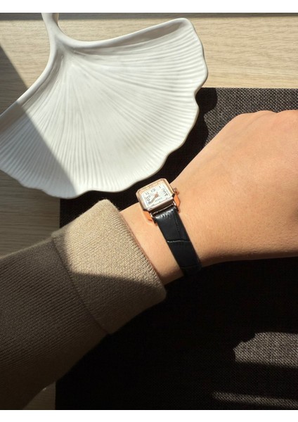 Retro Minimal Deri Kordon Vintage Kadın Kol Saati fırsatları