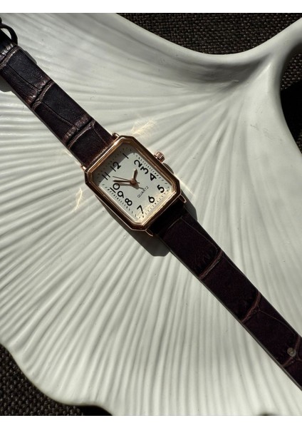 Retro Minimal Deri Kordon Vintage Kadın Kol Saati indirimleri