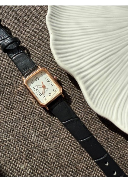 Retro Minimal Deri Kordon Vintage Kadın Kol Saati