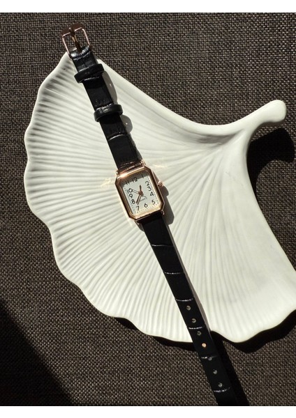 Retro Minimal Deri Kordon Vintage Kadın Kol Saati