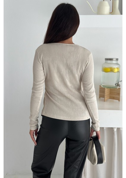 Kadın Kraveze Tokalı Bluz – Vücuda Oturan & Altın Detaylı indirimleri