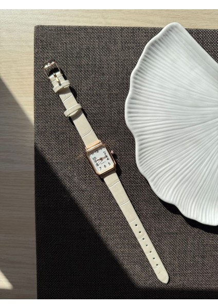 Retro Minimal Deri Kordon Vintage Kadın Kol Saati