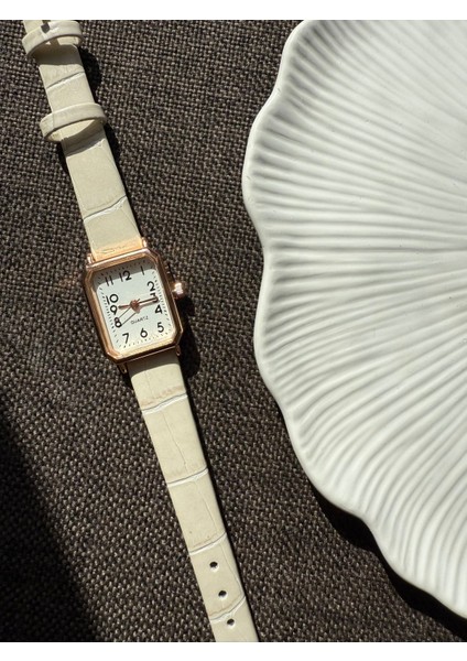 Retro Minimal Deri Kordon Vintage Kadın Kol Saati