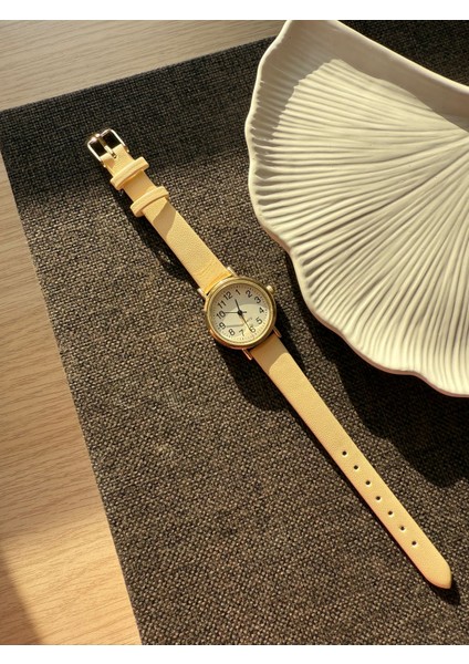 Retro Minimal Deri Kordon Vintage Kadın Kol Saati Yuvarlak Kasa fırsatları