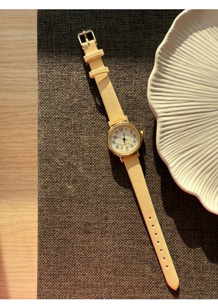 Retro Minimal Deri Kordon Vintage Kadın Kol Saati Yuvarlak Kasa