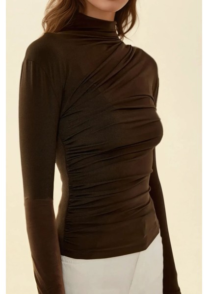 Kadın Dik Yaka Büzgü Detaylı Sandy Bluz Brown