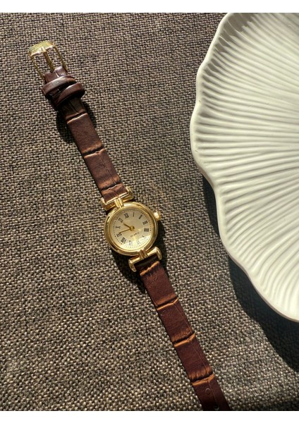 Retro Minimal Deri Kordon Vintage Kadın Kol Saati modelleri