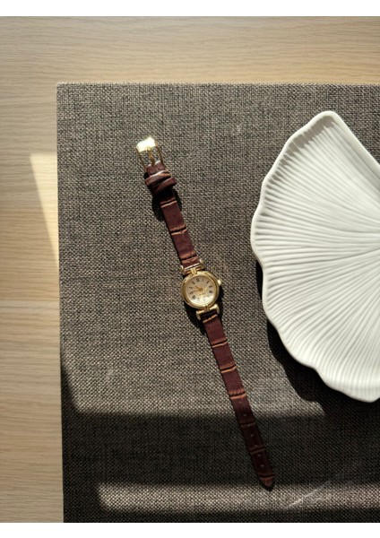 Retro Minimal Deri Kordon Vintage Kadın Kol Saati fırsatları