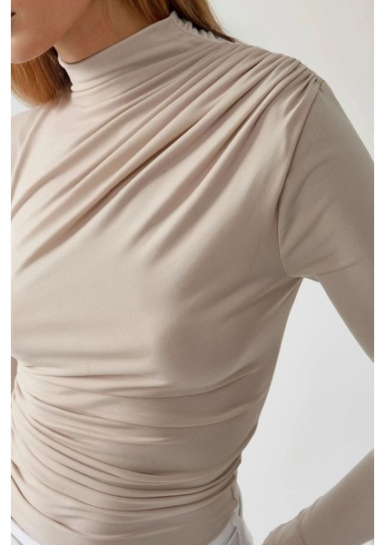 Kadın Dik Yaka Büzgü Detaylı Sandy Bluz Natural