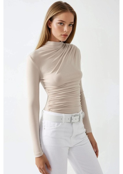 Kadın Dik Yaka Büzgü Detaylı Sandy Bluz Natural