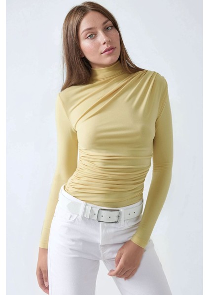 Kadın Dik Yaka Büzgü Detaylı Sandy Bluz Yellow