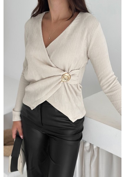 Kadın Kraveze Tokalı Bluz – Vücuda Oturan & Altın Detaylı fırsatları