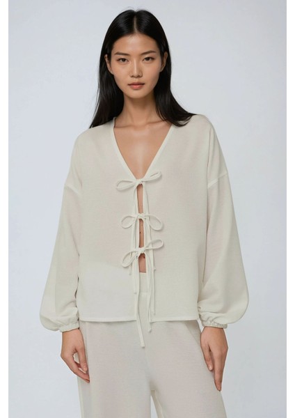 Kadın Rahat Kesim Fiyonk Bağlama Detaylı Üst White