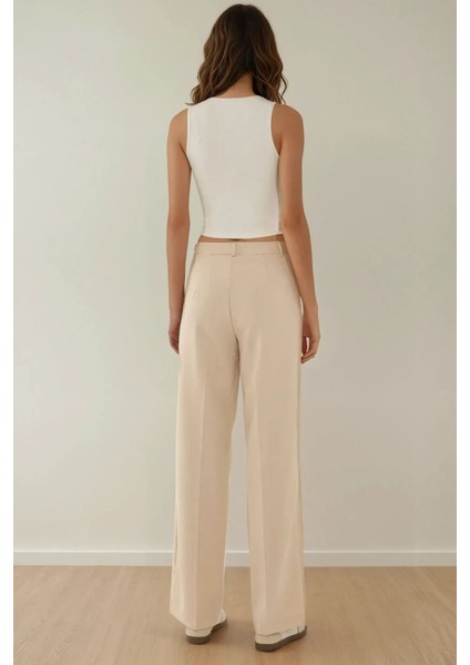 Kadın Orta Bel Pileli Düz Kesim Pantolon Natural