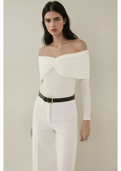 Kadın Omzu Açık Dokulu Top White