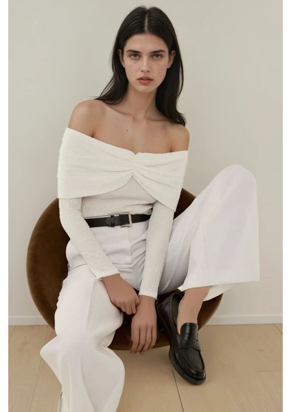 Kadın Omzu Açık Dokulu Top White