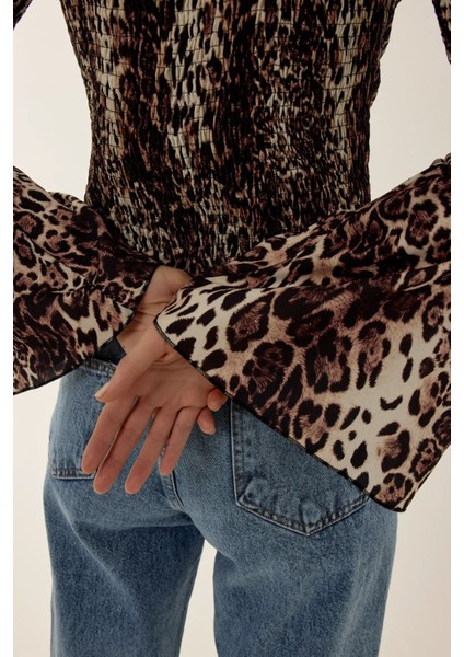Kadın Leopar Desenli Kayık Yaka Gipeli Bluz Çok Renkli