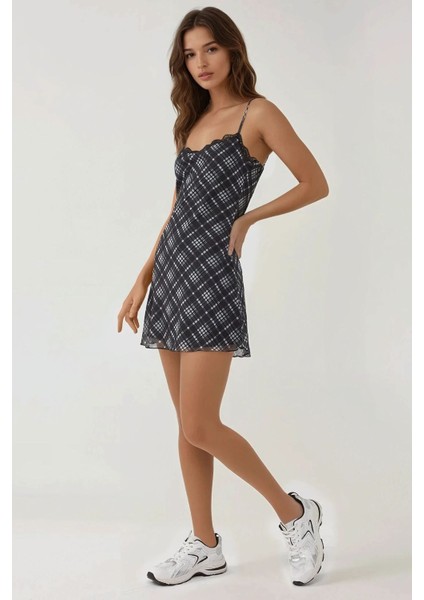 Kadın Kare Yaka Dantel Detaylı Desenli Askılı Mini Elbise Çok Renkli indirimleri