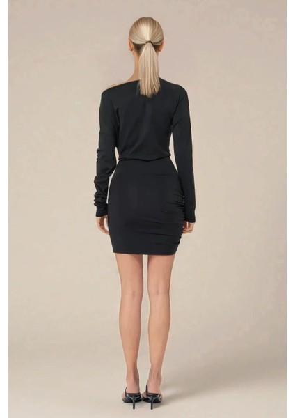 Kadın Kayık Yaka Vücuda Oturan Mini Elbise Siyah