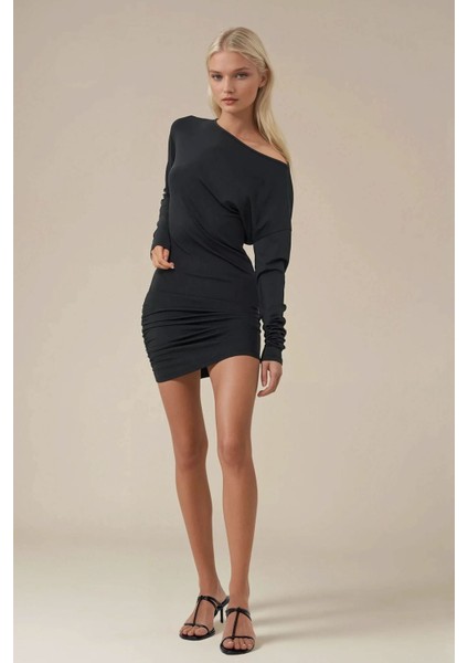 Kadın Kayık Yaka Vücuda Oturan Mini Elbise Siyah