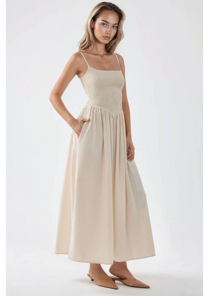 Kadın Kare Yaka Üstü Gipeli Yırtmaçlı A-Form Maxi Elbise Natural