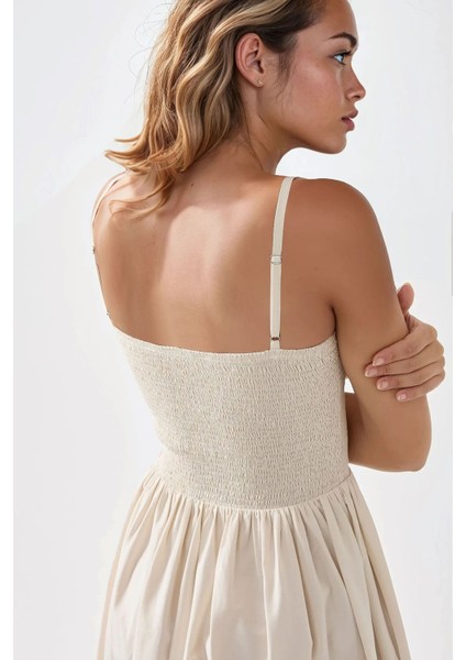 Kadın Kare Yaka Üstü Gipeli Yırtmaçlı A-Form Maxi Elbise Natural