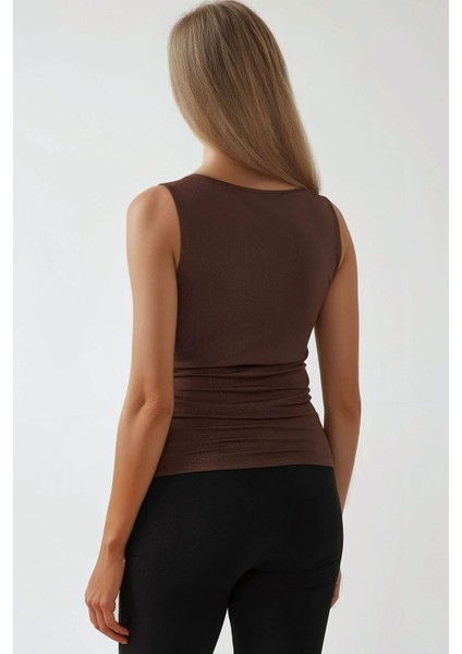 Kadın Dar Kesim Düz Yakalı Örme Üst Brown