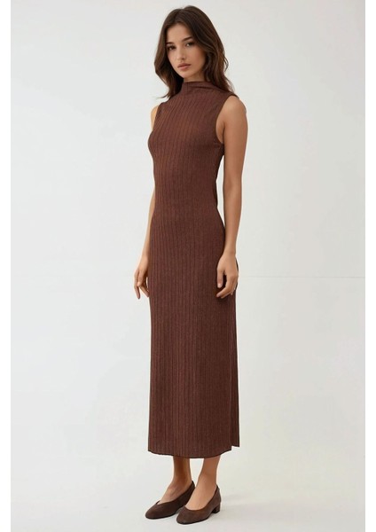 Kadın Dokulu Halter Yaka Vücut Saran Maxi Elbise Brown